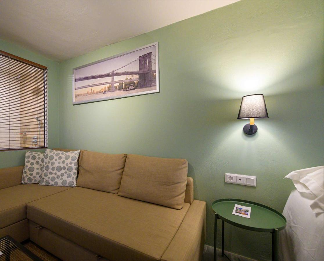 Pol'S Studio, Kalamata Mediterranean Apartments Buitenkant foto